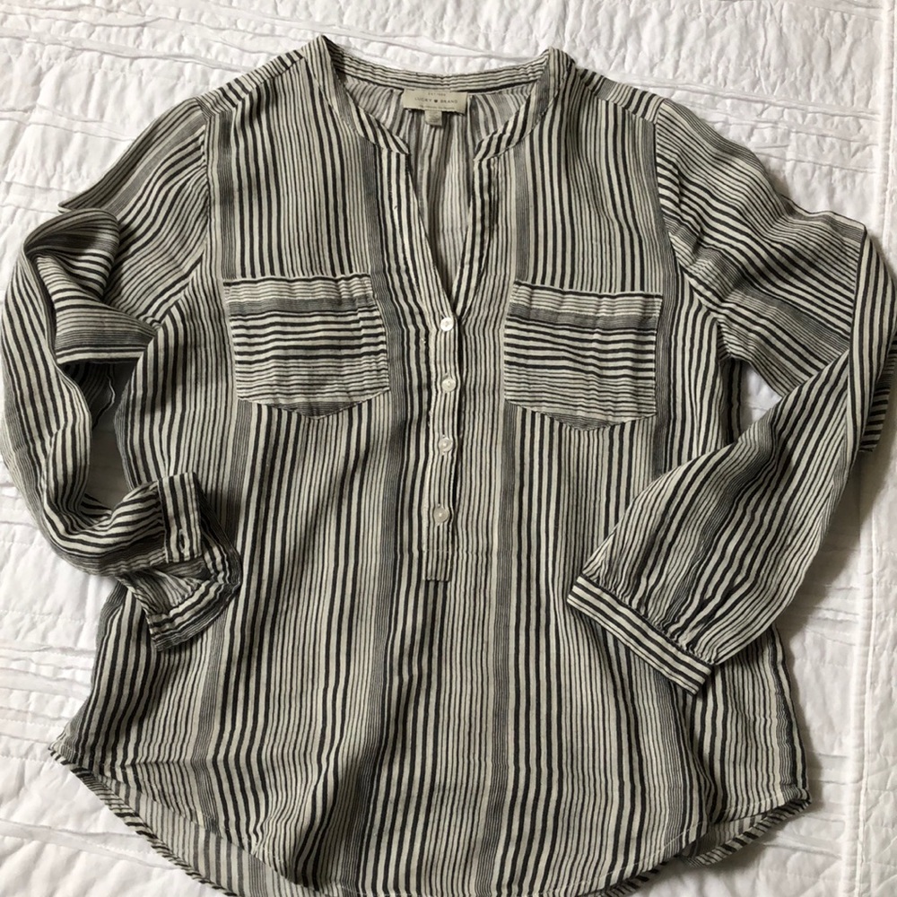 🍎 Lucky Brand lightweight top!